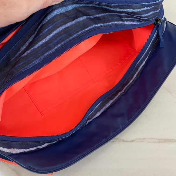 Nike Duffle Bag - Picture 3 of 7